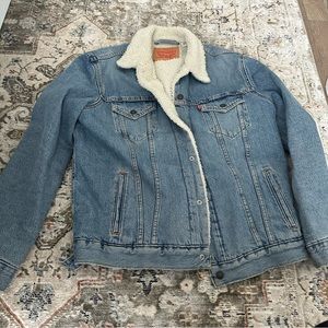 levi’s fur lined light wash Jean jacket